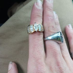 14kt yellow gold 2.5 carat dimond ring